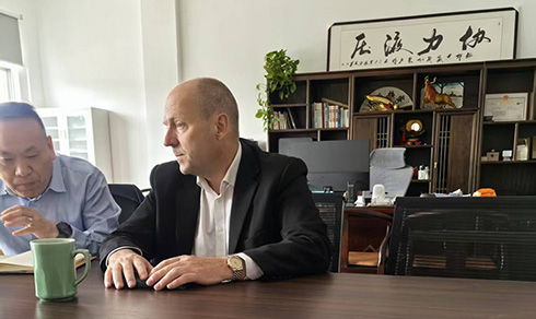 ​热烈欢迎国外客户来厂洽谈